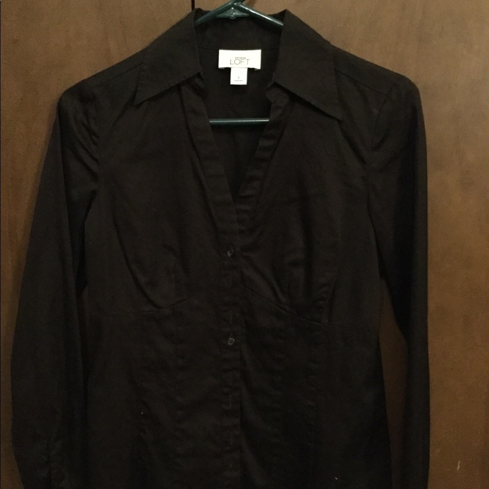 Fitted dress shirt.